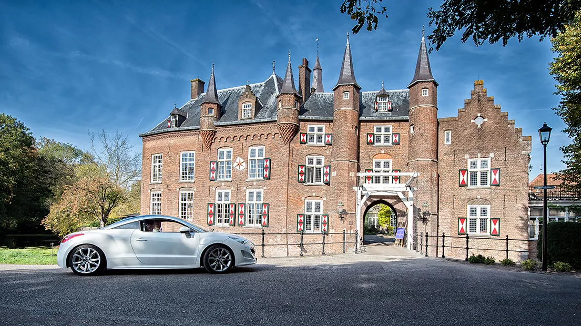 Kasteel Maurick achter de bomen