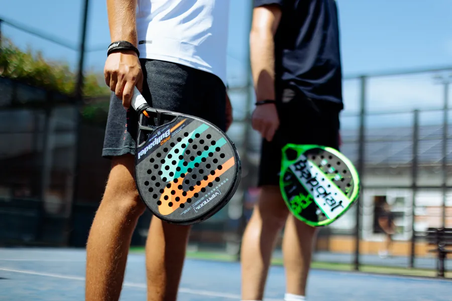 De padelbanen bij Lake Seven